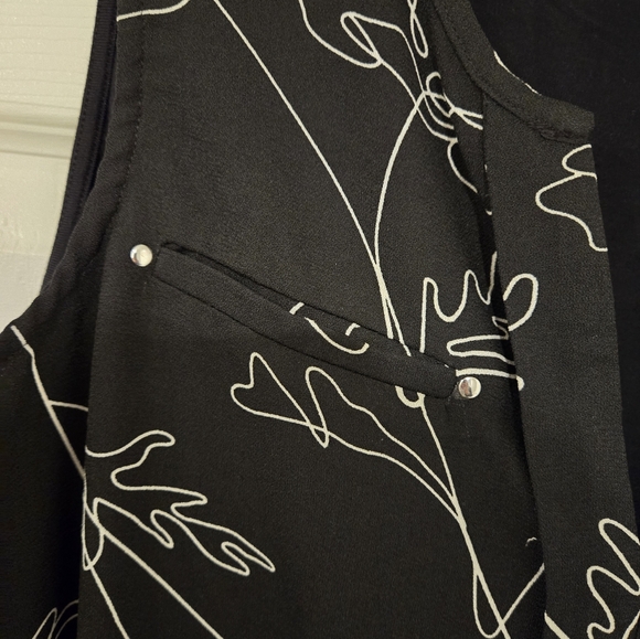 Ricki's sleeveless blouse - Size Medium - Picture 3 of 6